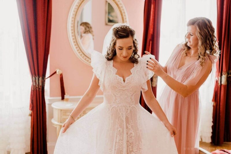 Suknia ślubna w stylu boho połączenie dwóch sukni - porto 52 (góra) oraz dół z Porto 48 oraz dodatkowe sterczące rękawki