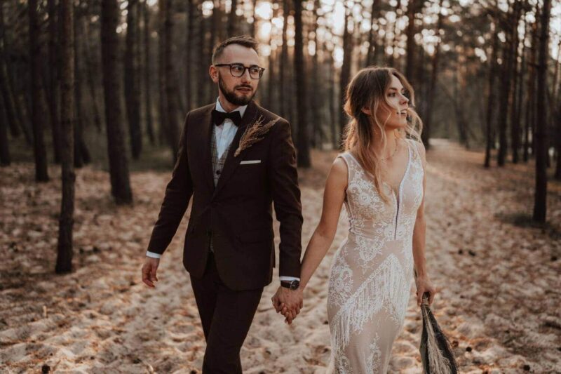 Suknia ślubna w stylu boho Porto 42 z dodatkowymi frędzlami na plecach i nogach