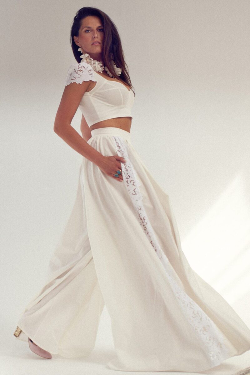 Dwuczęściowy komplet ślubny - spódnico-spodnie z bluzką