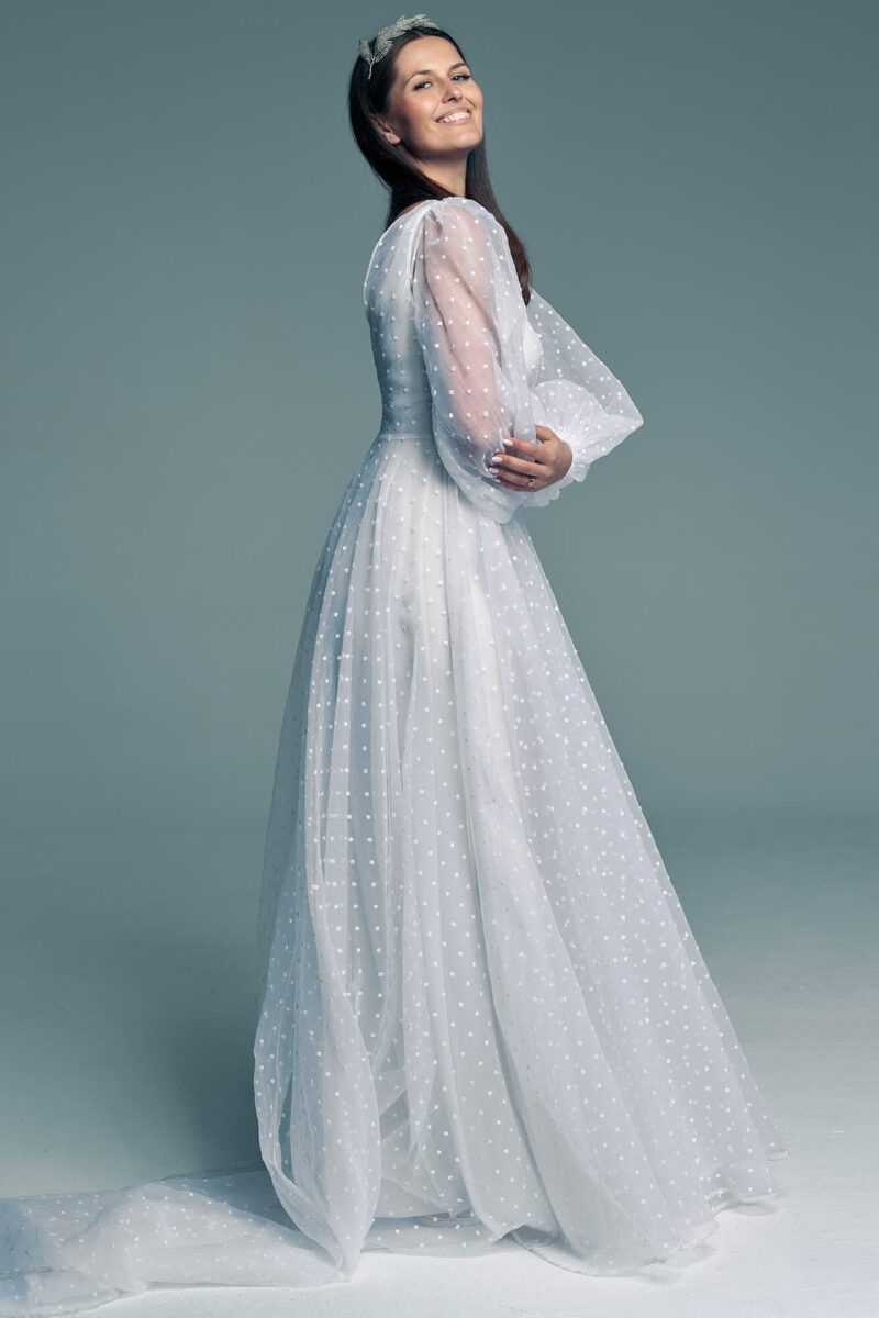 Delikatna, zwiewna i dziewczęca Suknia ślubna w kropki