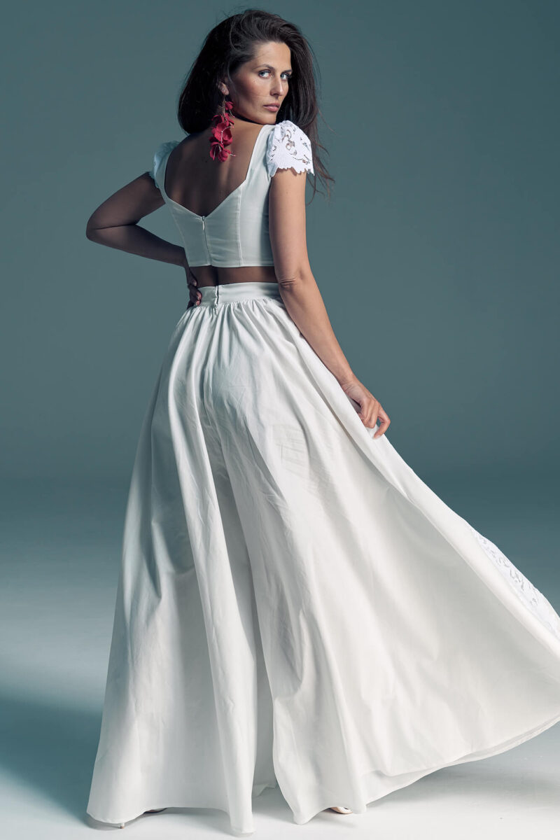 Dwuczęściowy komplet ślubny - spódnico-spodnie z bluzką