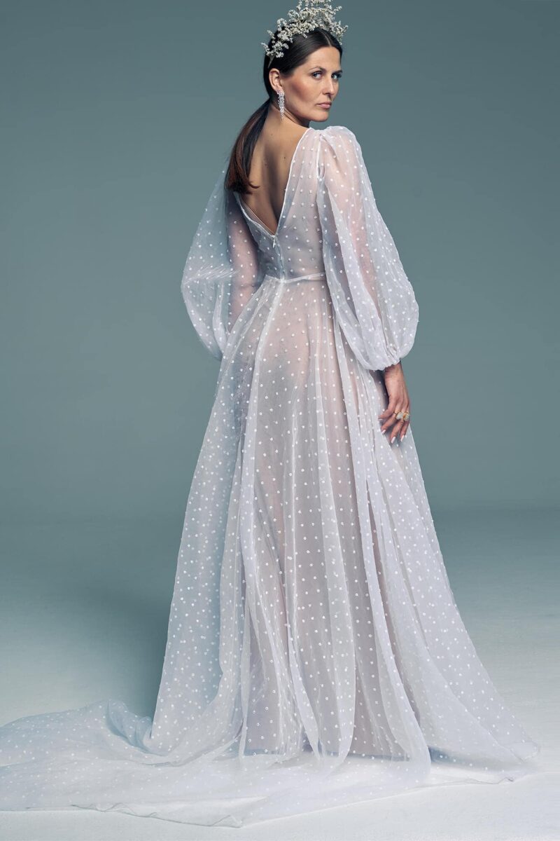 Suknia ślubna z bufiastymi rękawami