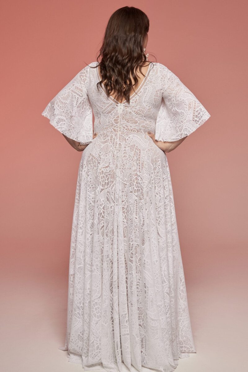 Suknia ślubna plus size z pięknie wykończonym dekoltem Santorini 18