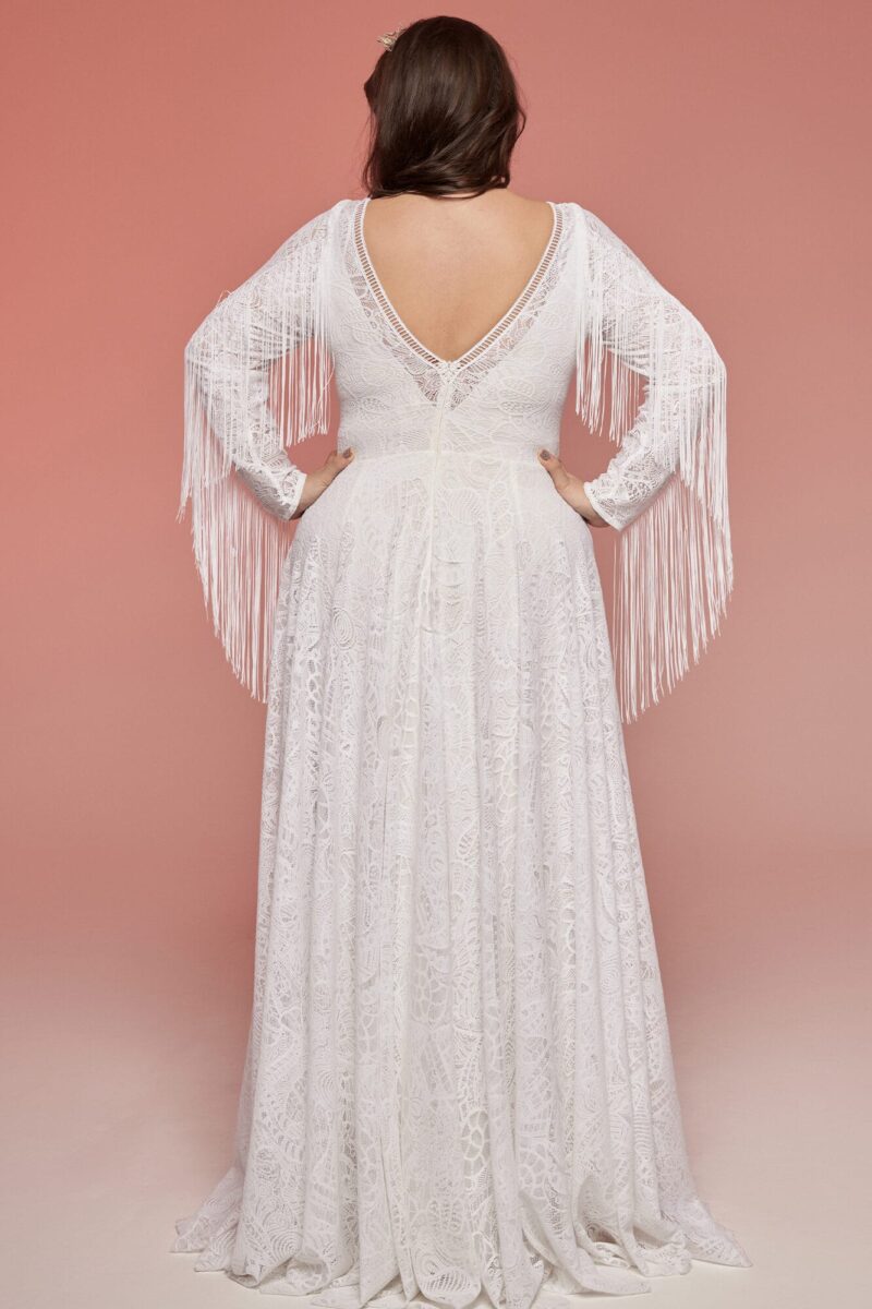 Suknia ślubna plus size z rozcięciem na nogę i długim rękawem Santorini 8