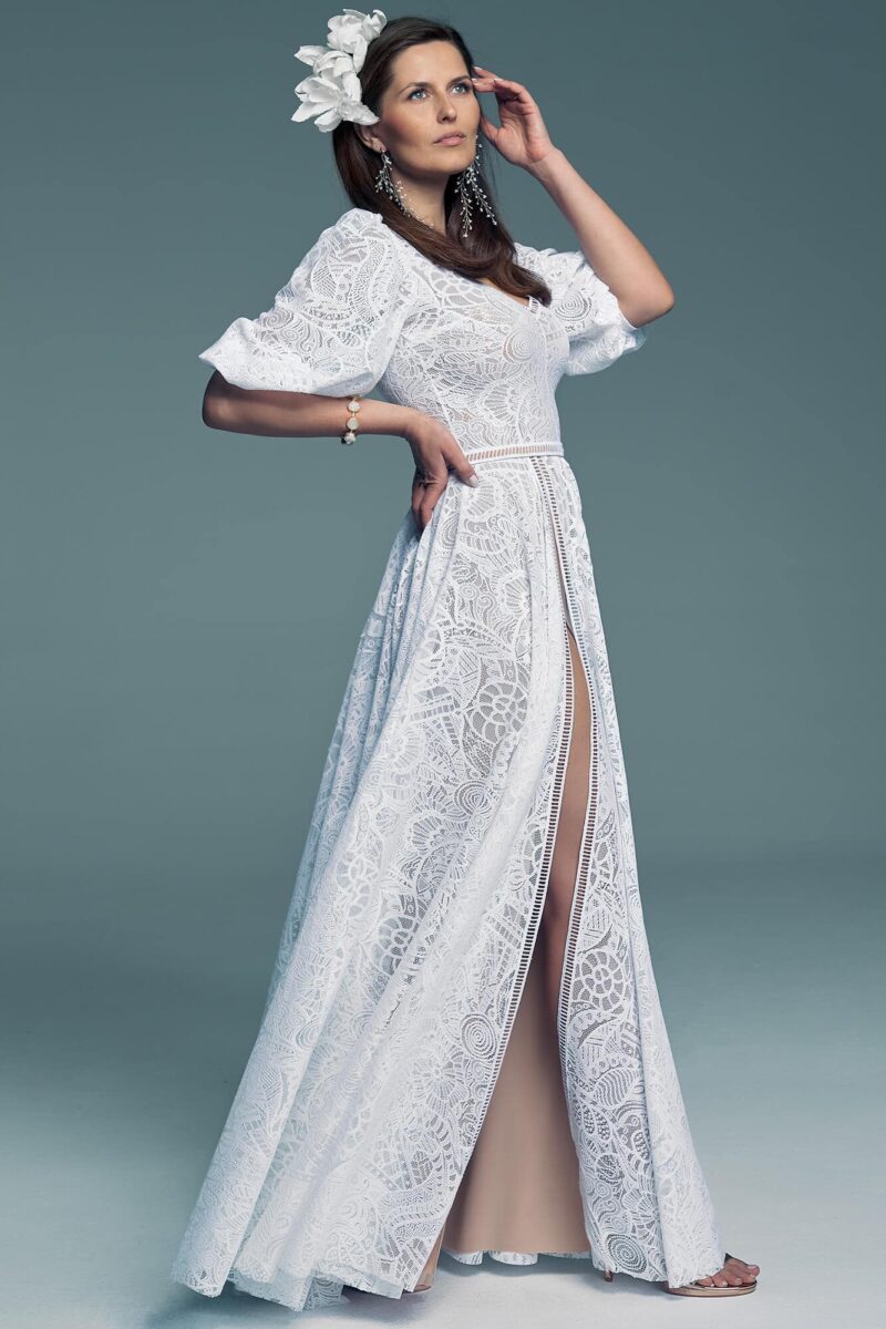 Suknia ślubna z koronkowym rękawem