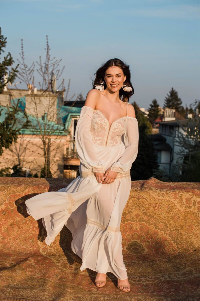 Suknia ślubna pięknie eksponująca ramiona