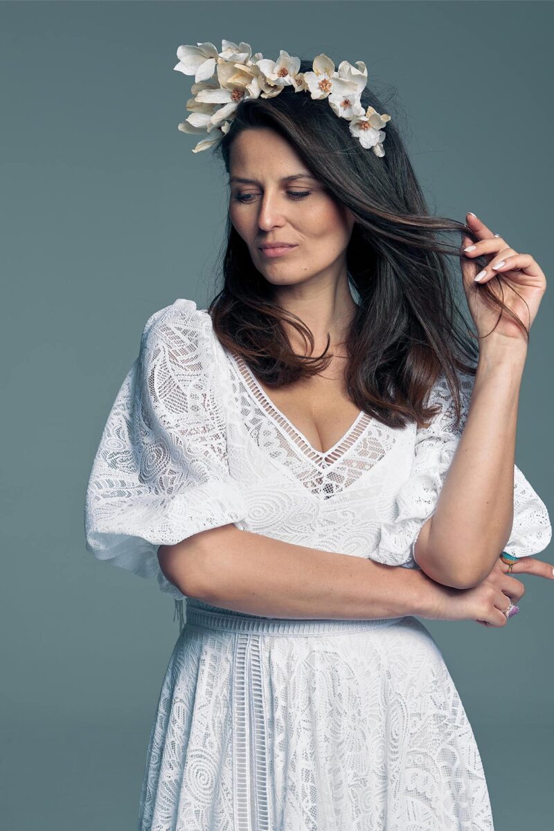 Suknia ślubna z rozporkiem na nodze