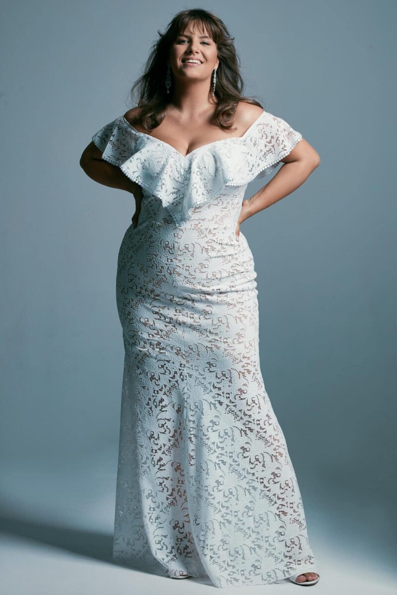 Suknia ślubna plus size o kroju hiszpańskim