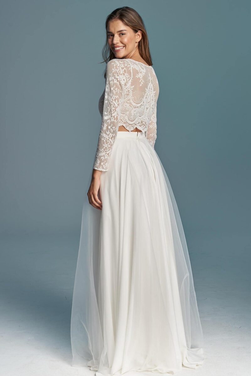 Dwuczęściowa, skromna suknia ślubna