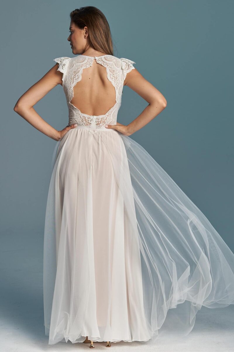 Lekka i delikatna suknia ślubna