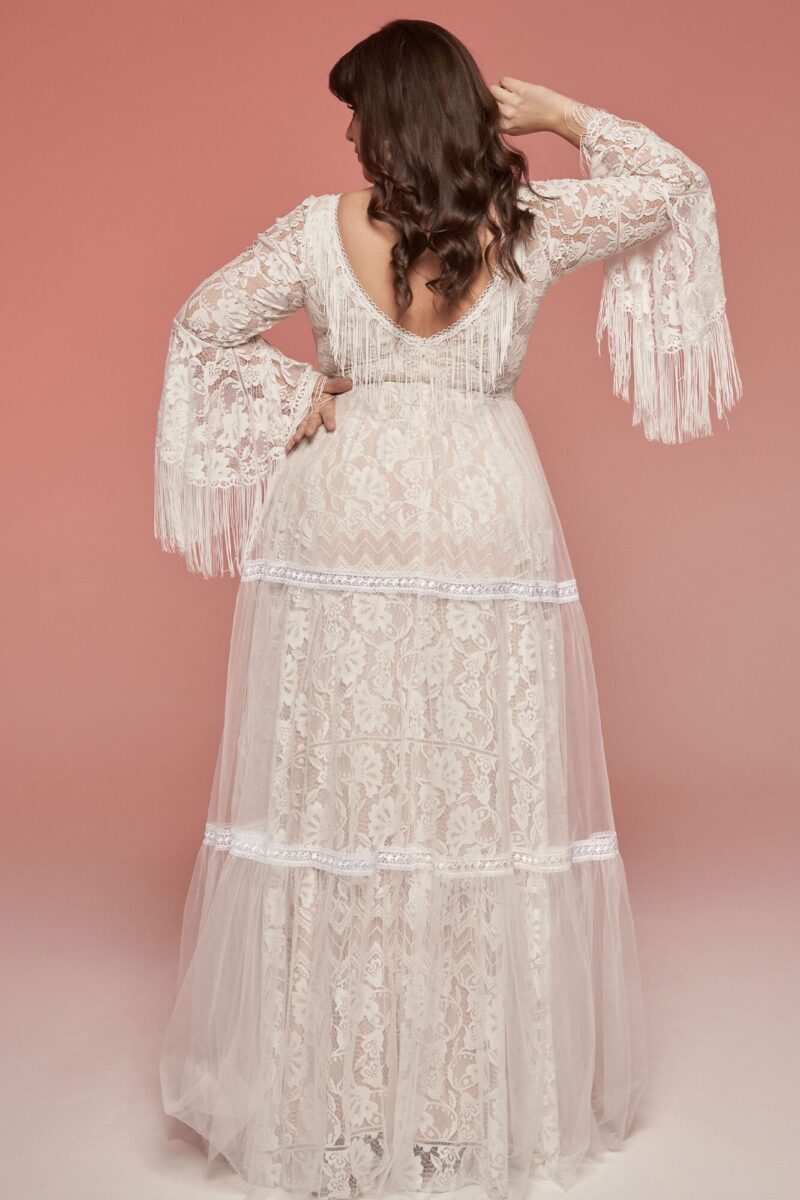 Suknia ślubna plus size z miękkiej koronki z dekoltem Porto 63