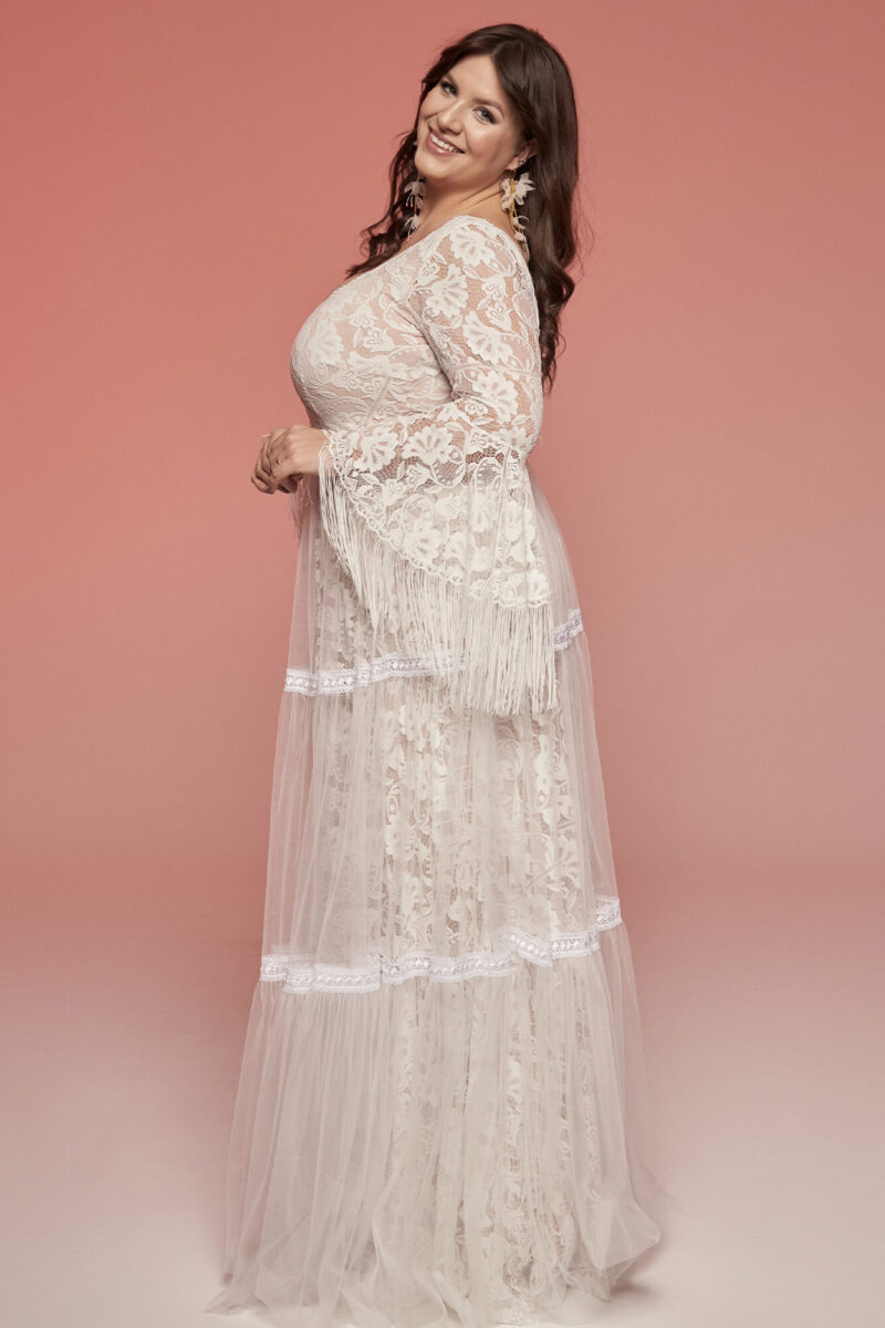 Suknia ślubna plus size z miękkiej koronki z dekoltem Porto 63