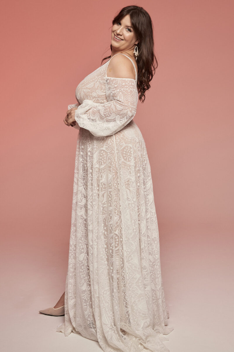 Suknia ślubna plus size z obszerną, koronkową spódnicą z koła Porto 56