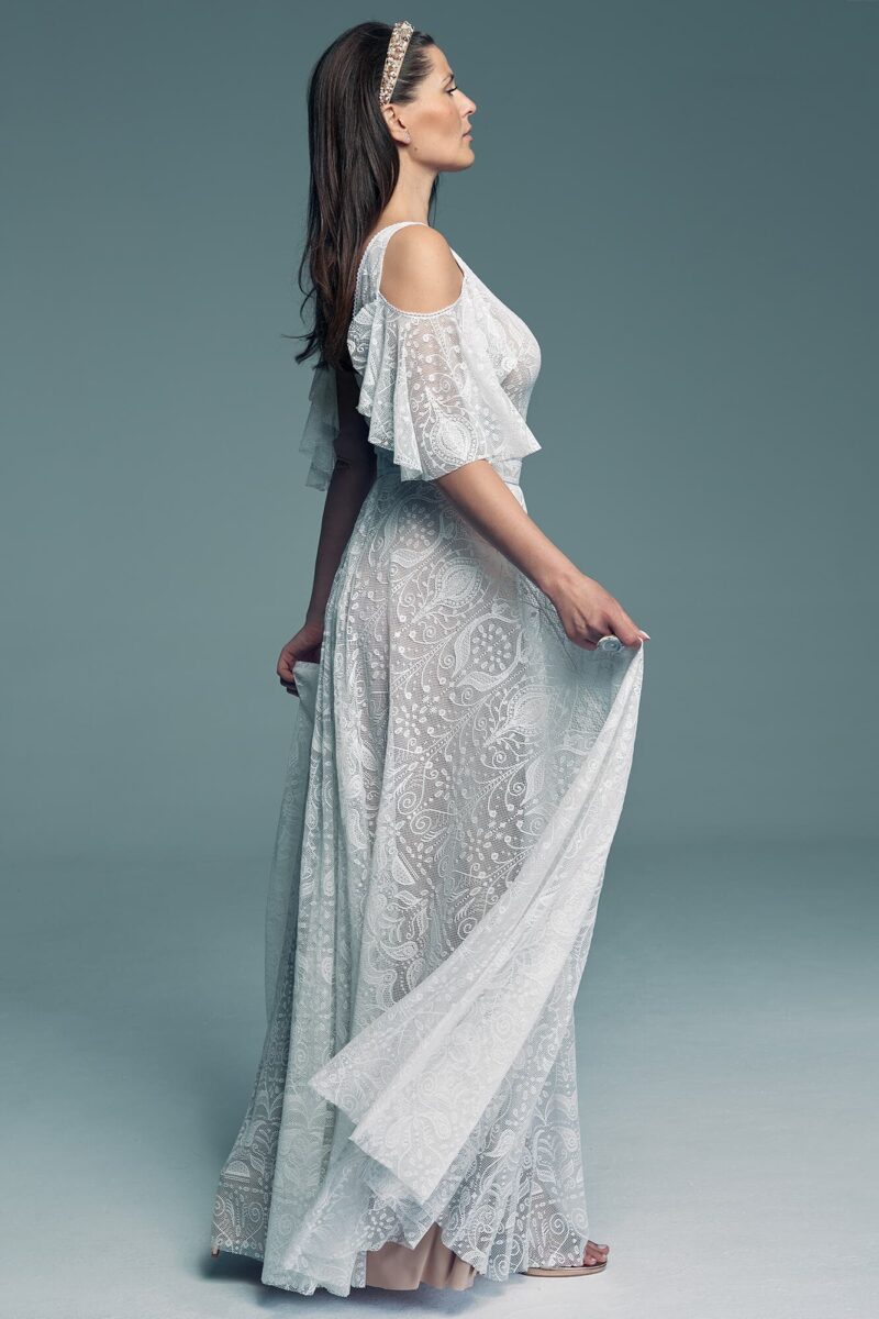 Suknia ślubna z pięknym hiszpańskim rękawem