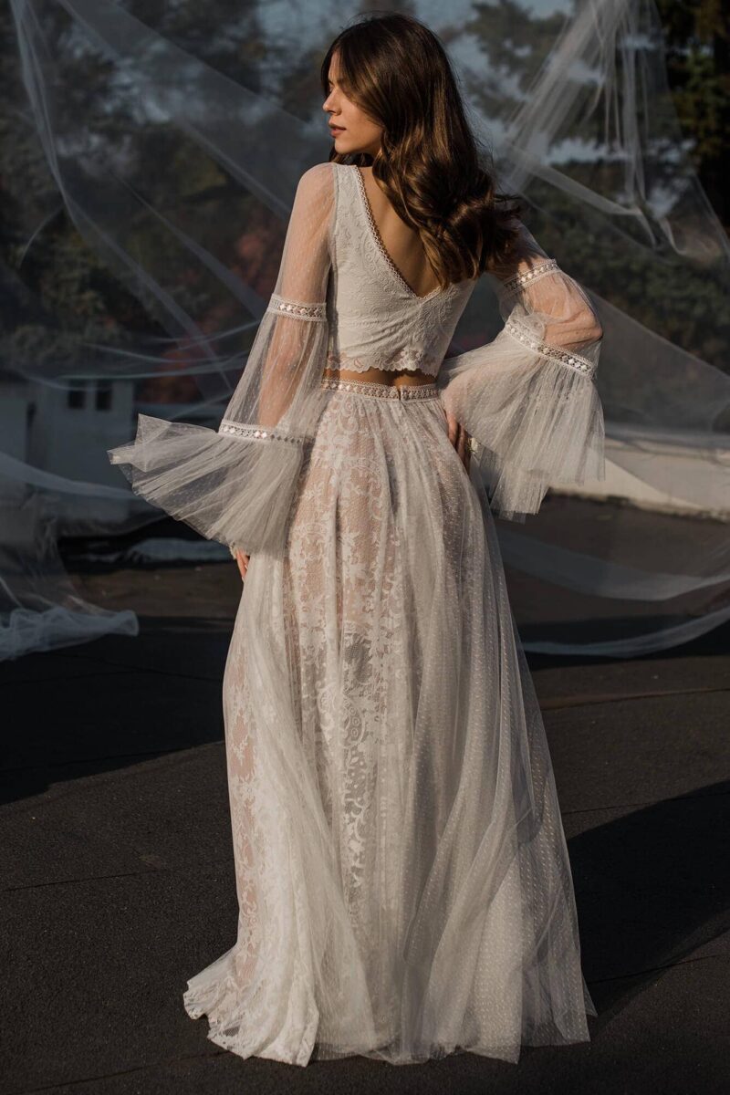 Suknia ślubna z koronki i tiulowej spódnicy