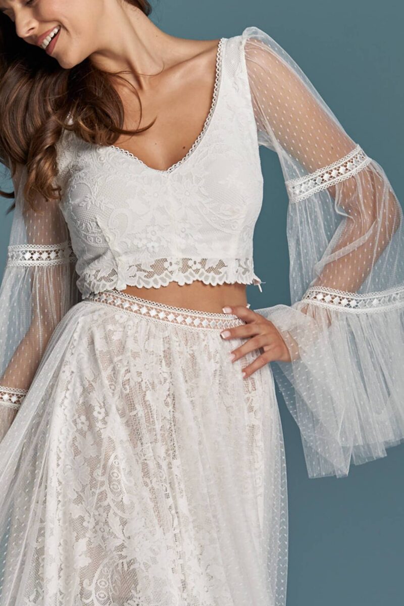 Suknia ślubna z koronki i tiulowej spódnicy