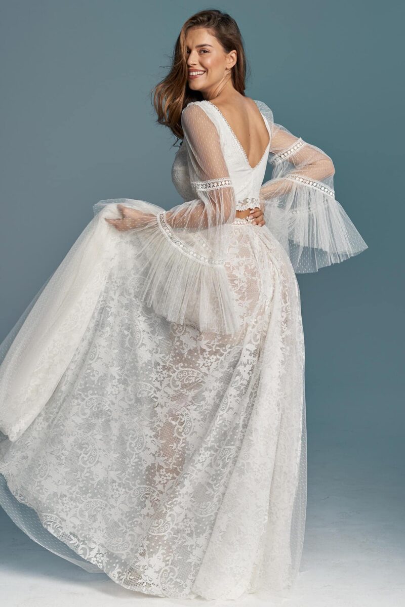 Suknia ślubna z koronki i tiulowej spódnicy