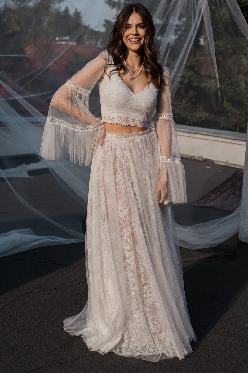 Suknia ślubna z koronki i tiulowej spódnicy