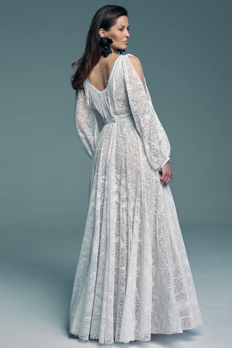 Suknia ślubna z rękawami dla zwolenniczki klasyki