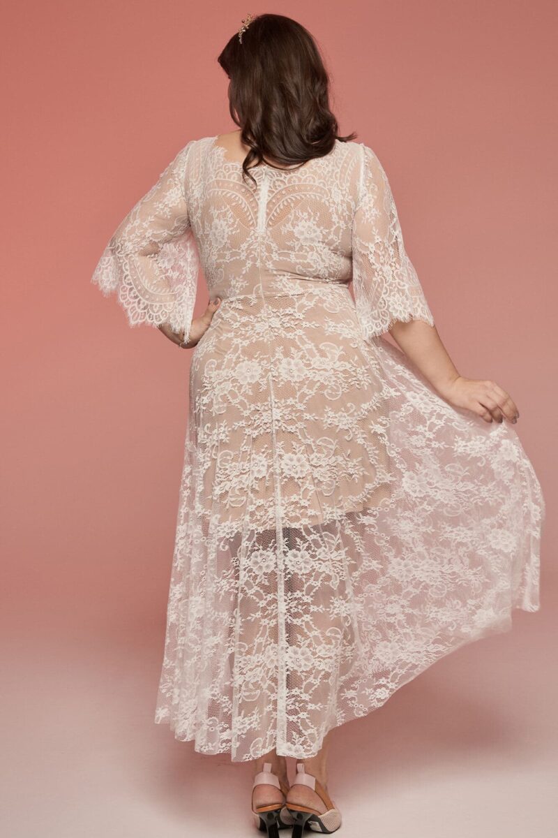 Zwiewna, delikatna suknia ślubna plus size Paris 20