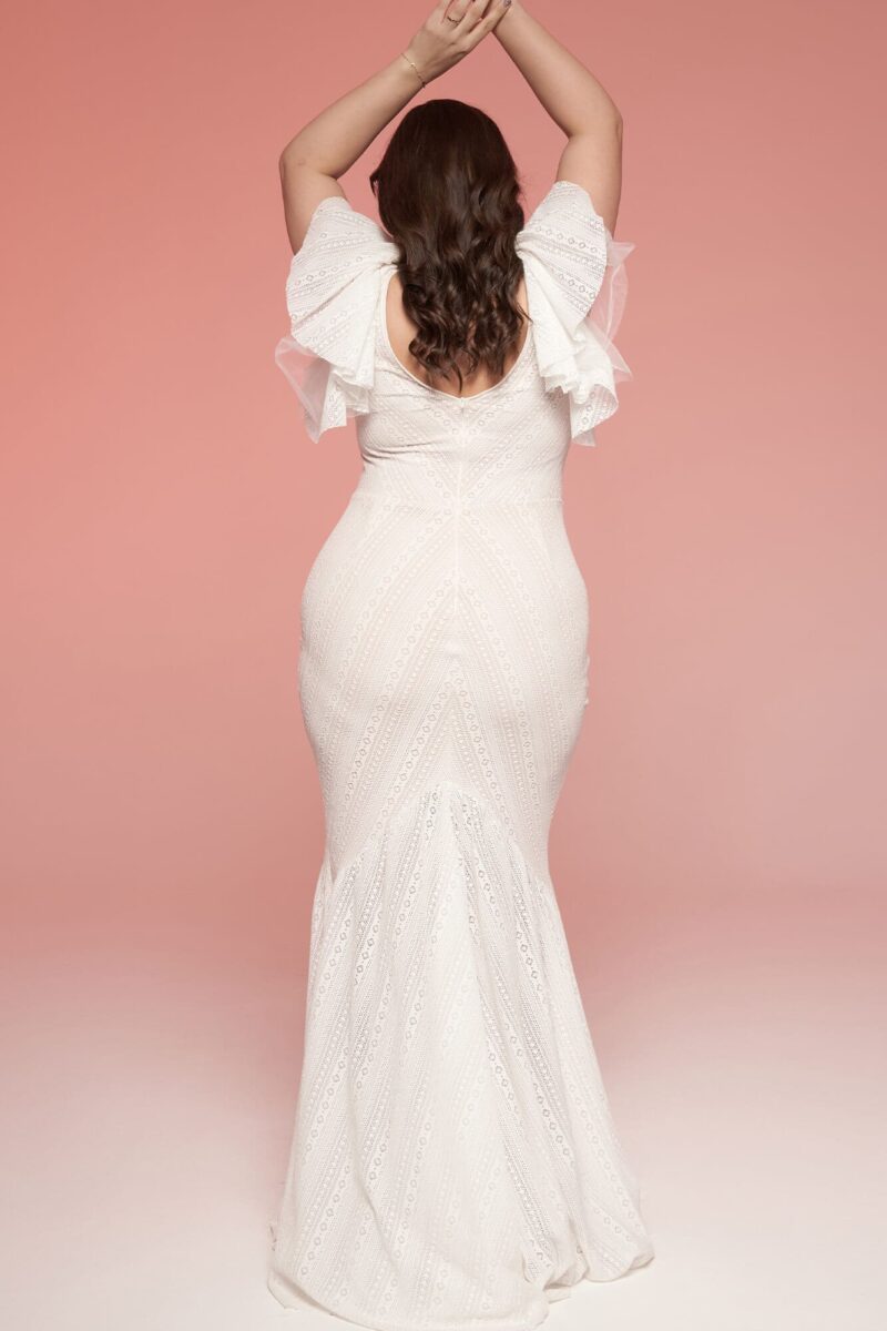 Dopasowana suknia ślubna plus size o kroju rybki Porto 67