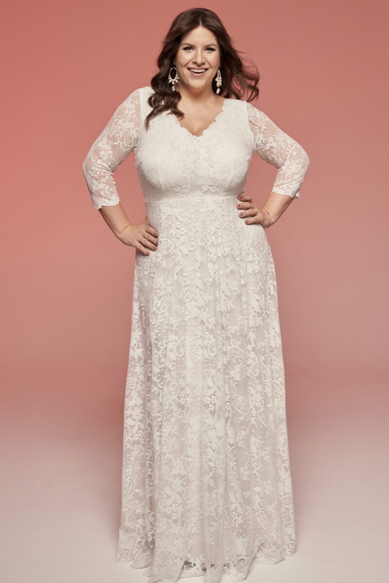 Elegancka, zabudowana suknia ślubna plus size z długim rękawem Porto 40