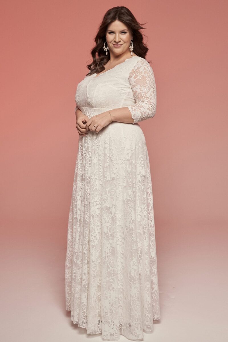 Elegancka, zabudowana suknia ślubna plus size z długim rękawem Porto 40