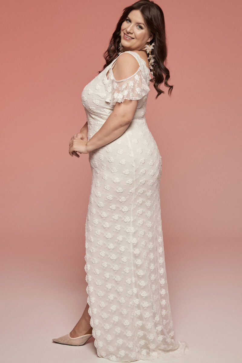 Gładka suknia ślubna plus size podkreślająca kształty Barcelona 22
