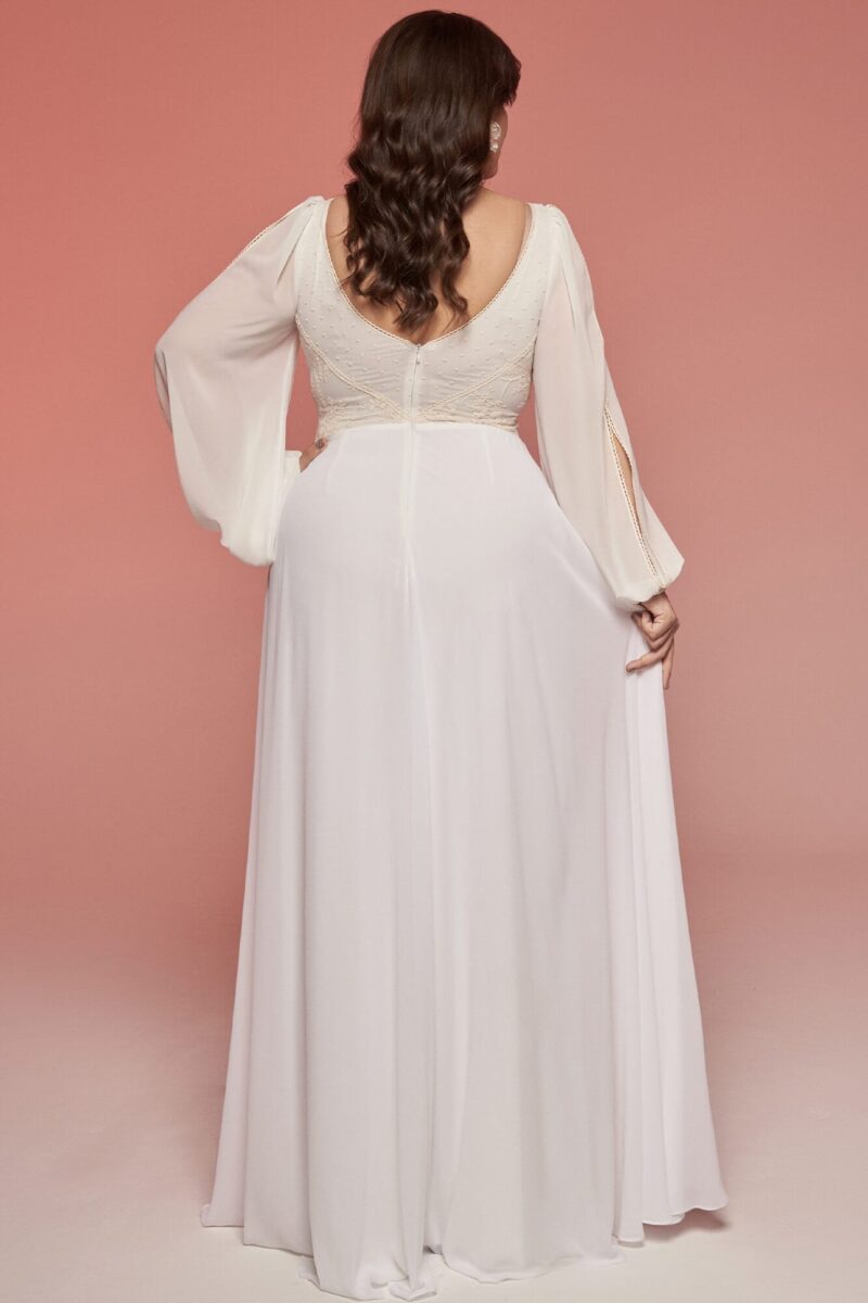 Suknia ślubna z lejącego szyfonu i luźnymi rękawami Barcelona 30