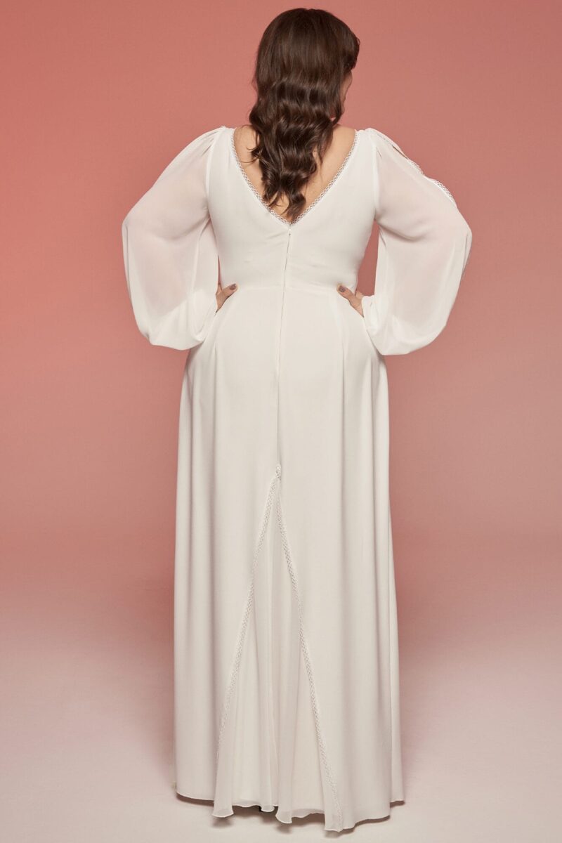 Gładka i skromna suknia ślubna plus size z długim rękawem Odessa 5