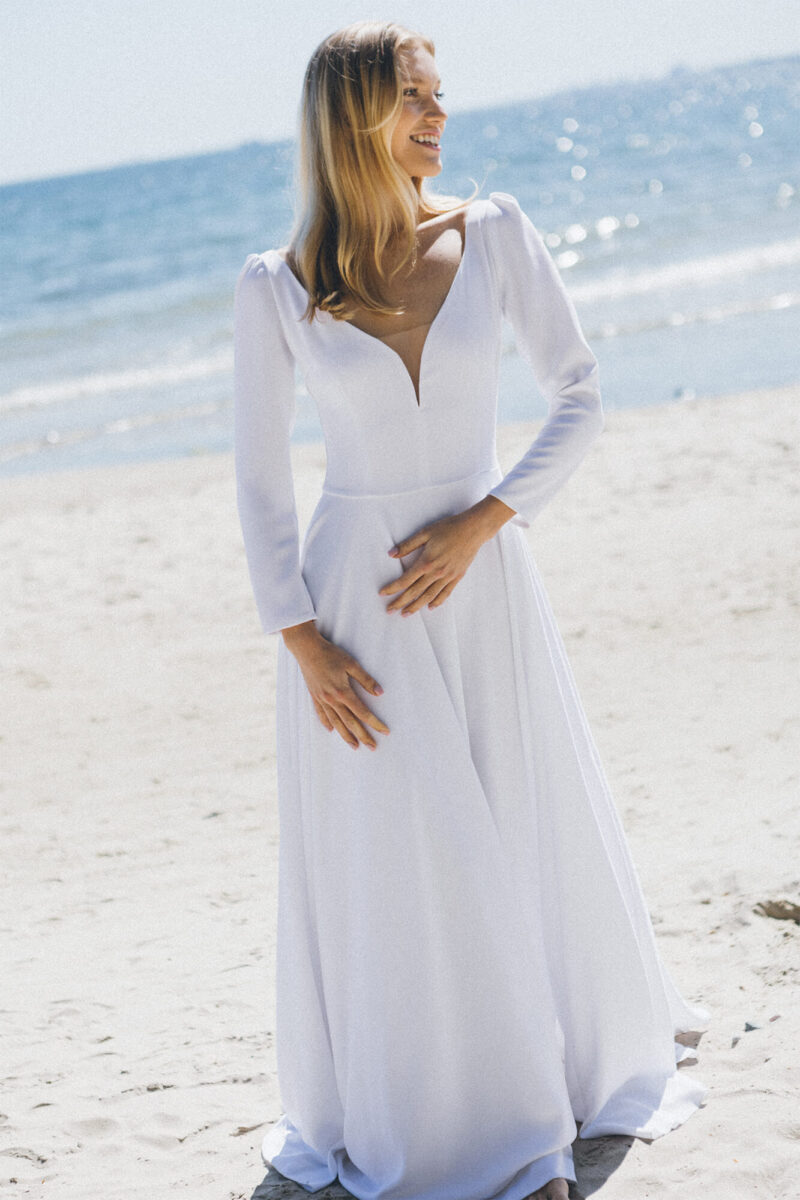 Prosta suknia ślubna w stylu boho to połączenie lekkości, elegancji i subtelnego romantyzmu