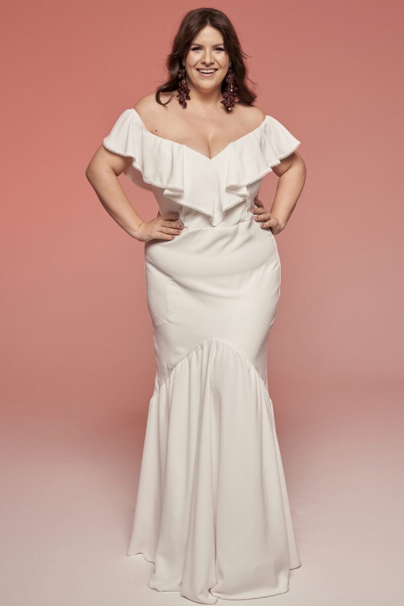 Gładka suknia ślubna plus size o kroju hiszpanki Odessa 6