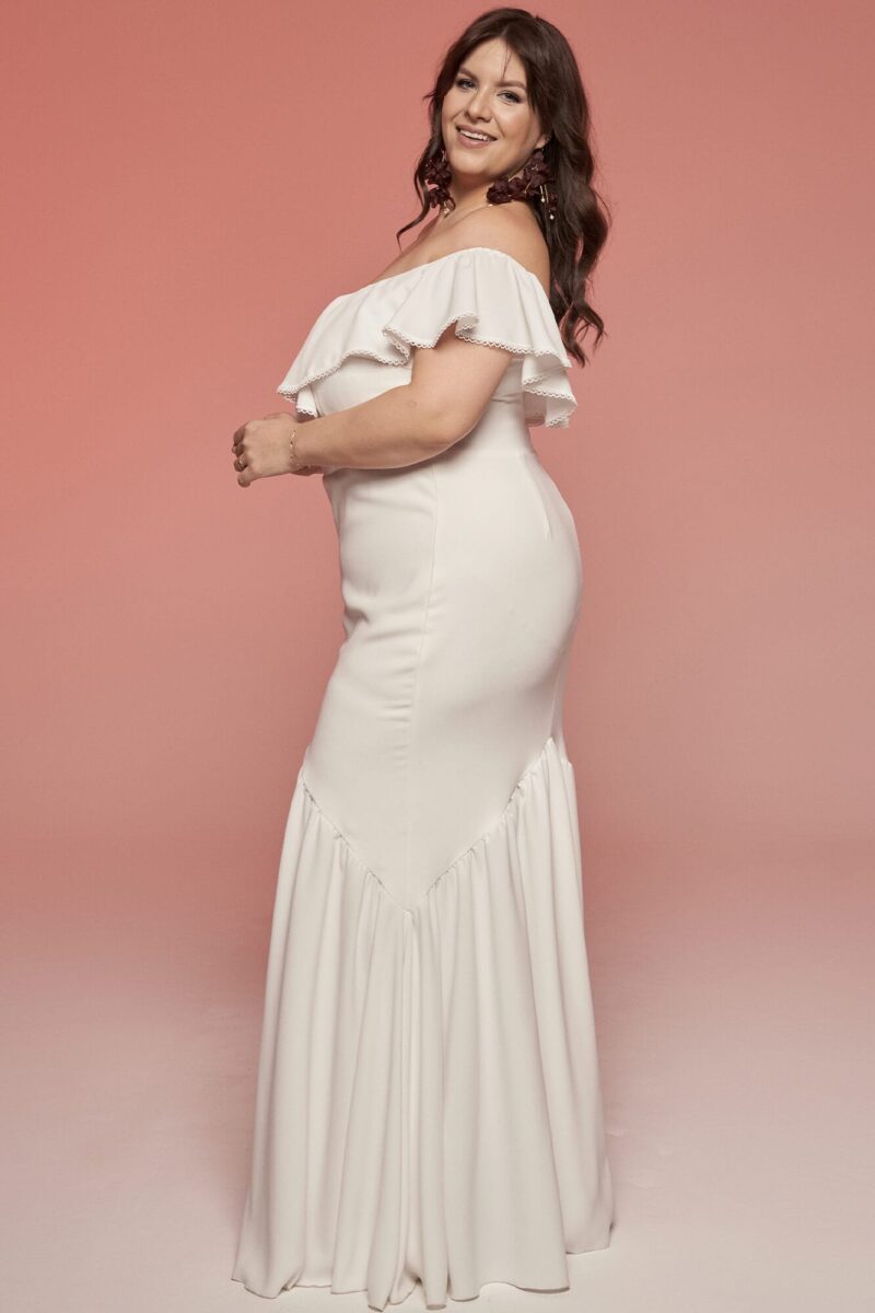 Gładka suknia ślubna plus size o kroju hiszpanki Odessa 6