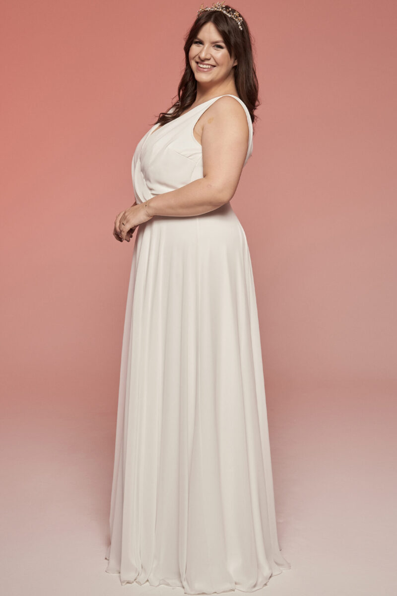 Klasyczna luźna i gładka suknia ślubna plus size z rozcięciem Odessa 1