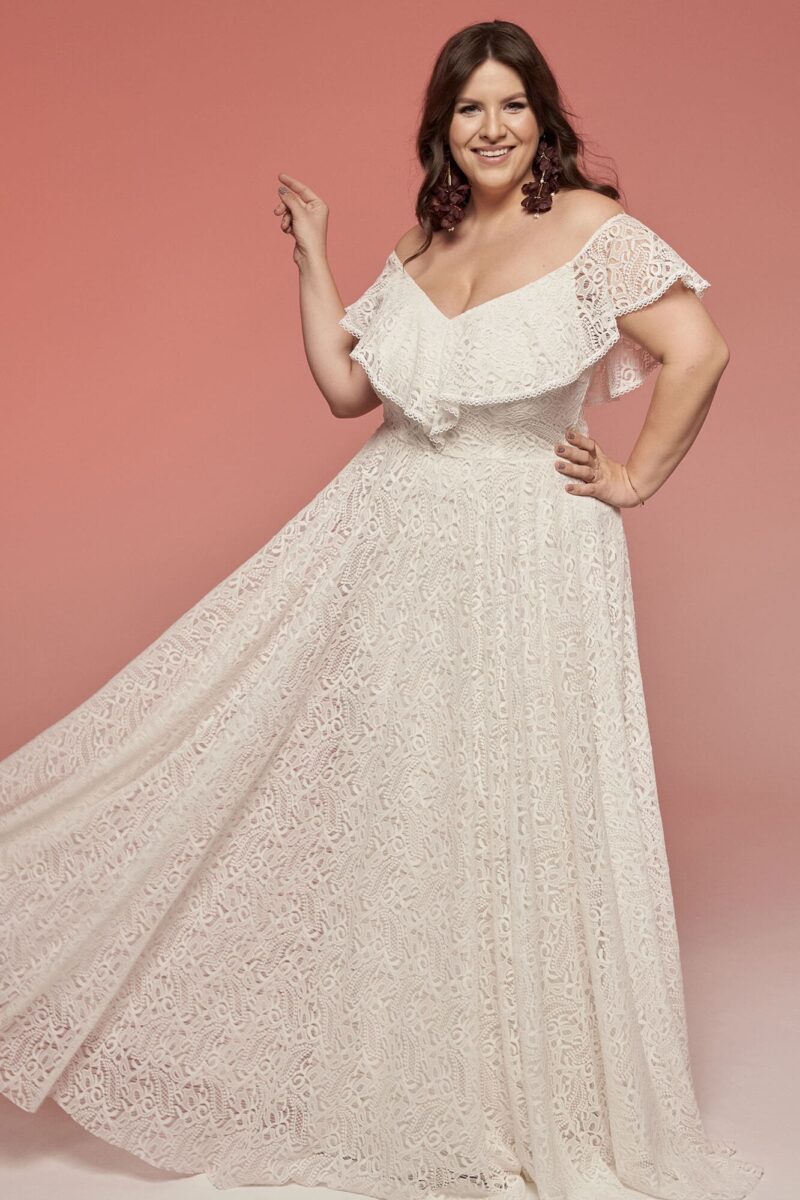 Biała suknia ślubna plus size z głębokim, białym dekoltem Porto 71