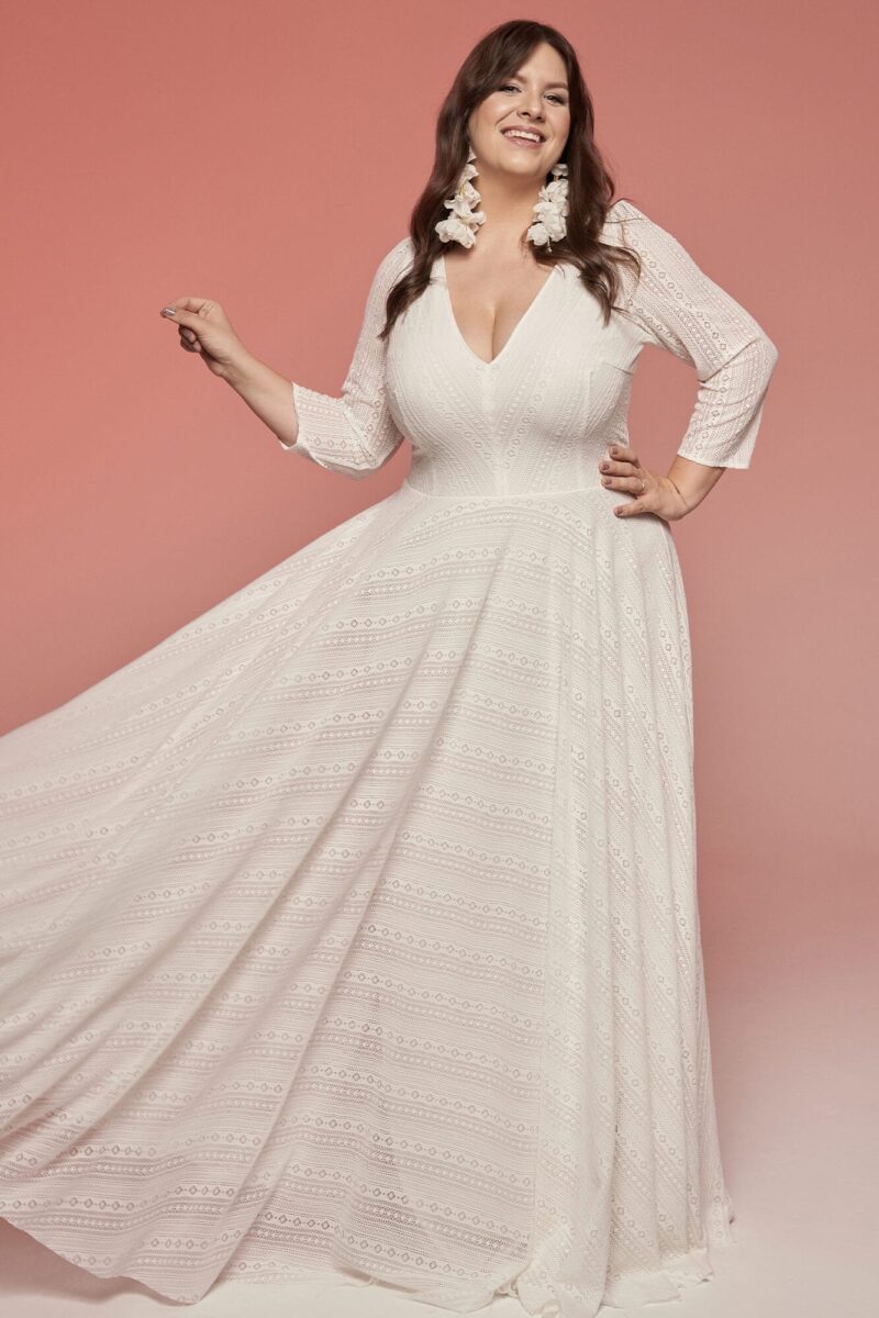 Klasyczna skromna i delikatna suknia ślubna plus size Porto 74