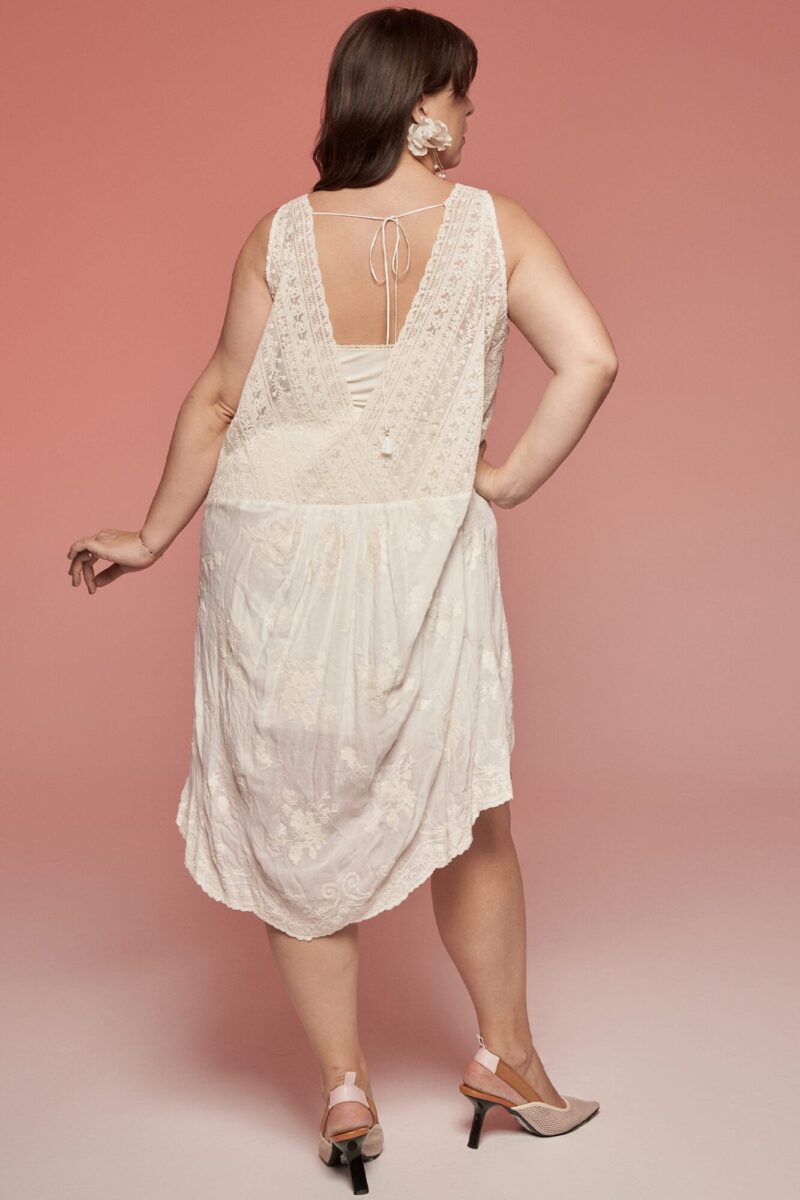 Asymetryczna, krótka sukienka ślubna plus size Barcelona 3