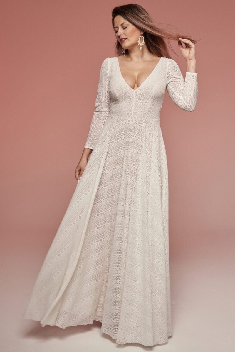 Suknia ślubna w kolorze białym z długą spódnicą Porto 74