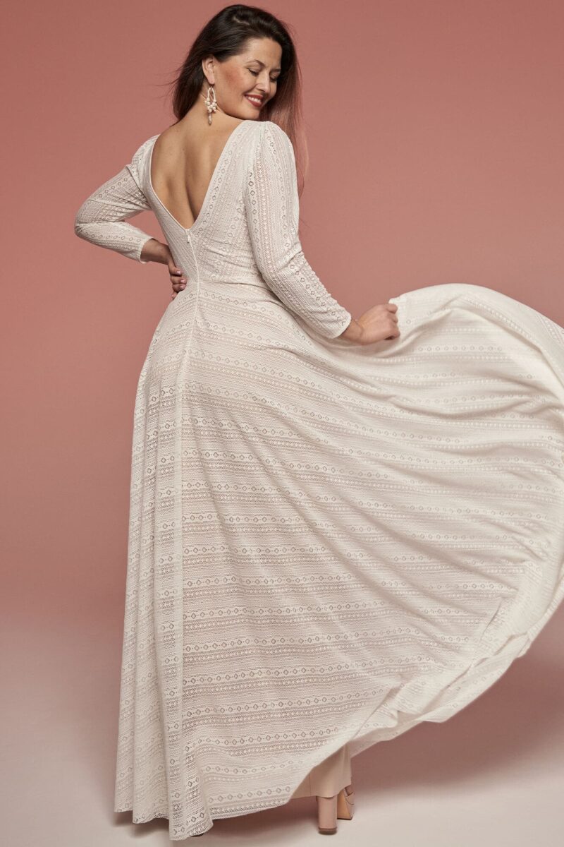 Suknia ślubna w kolorze białym z długą spódnicą Porto 74