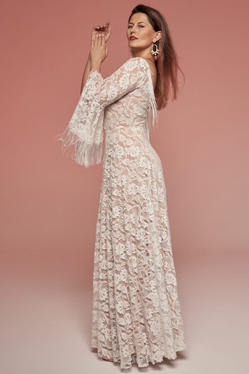 Suknia ślubna z długimi rękawami zdobionymi frędzlami Porto 73