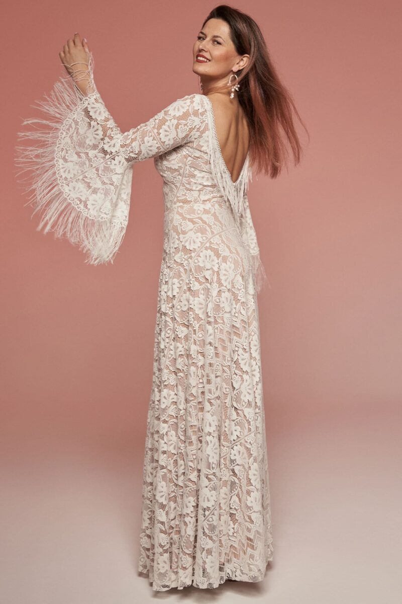 Suknia ślubna z długimi rękawami zdobionymi frędzlami Porto 73