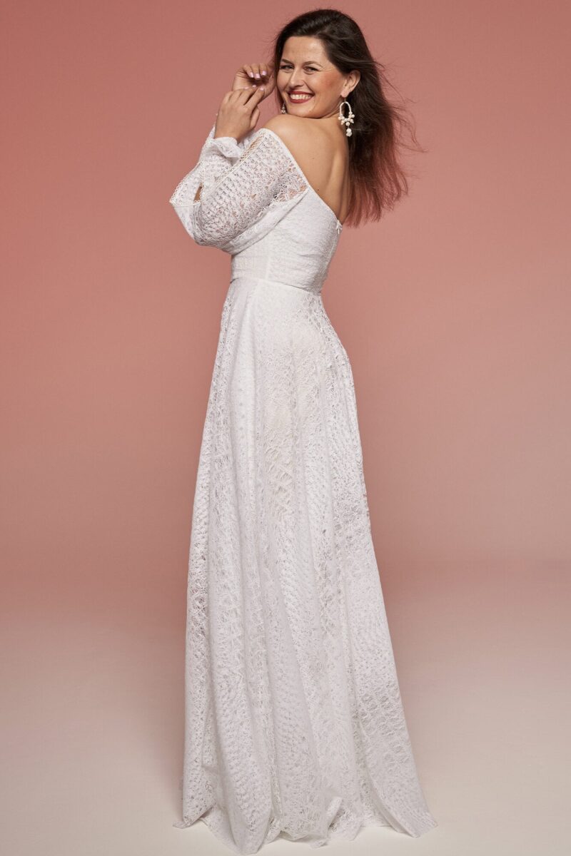 Suknia ślubna o kroju hiszpańskim z długimi rękawami Santorini 23
