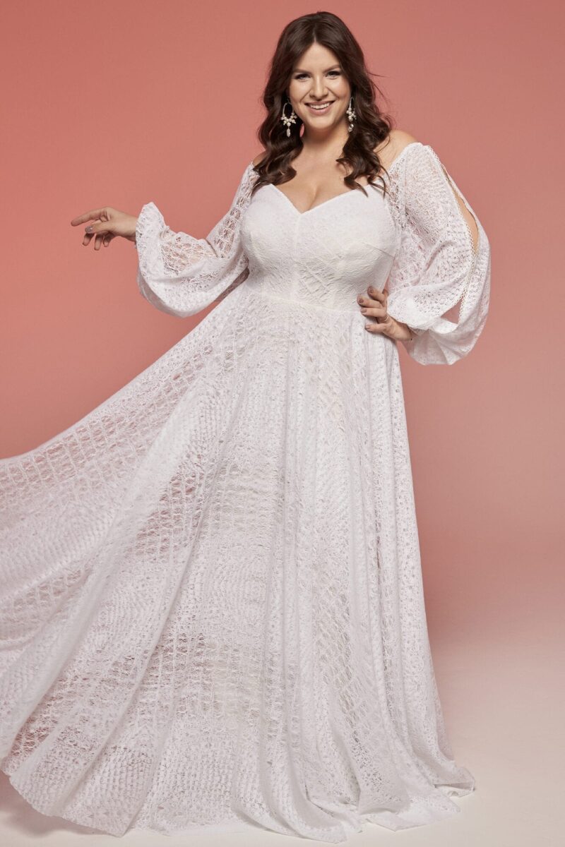 Suknia ślubna plus size z długim rękawem i odkrytymi ramionami