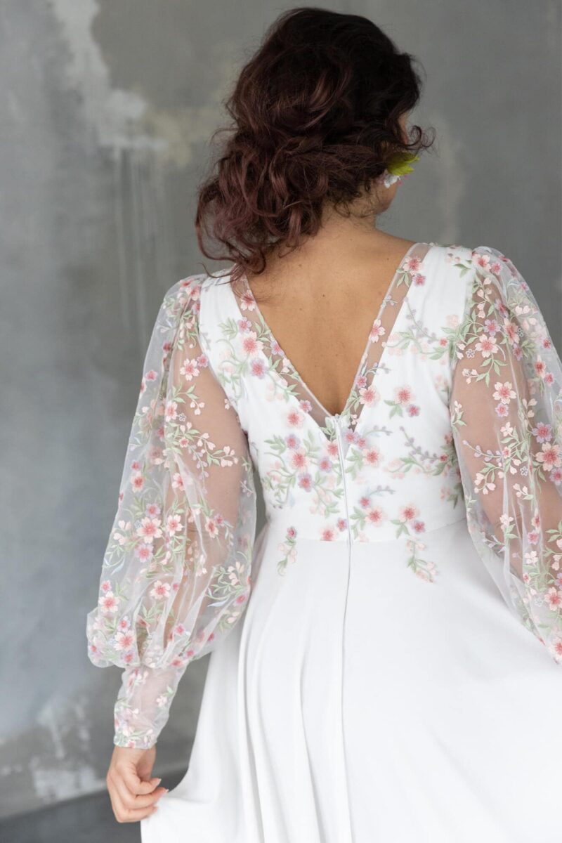 Klasyczna suknia ślubna w groszki z rozcięciem Cannes 4