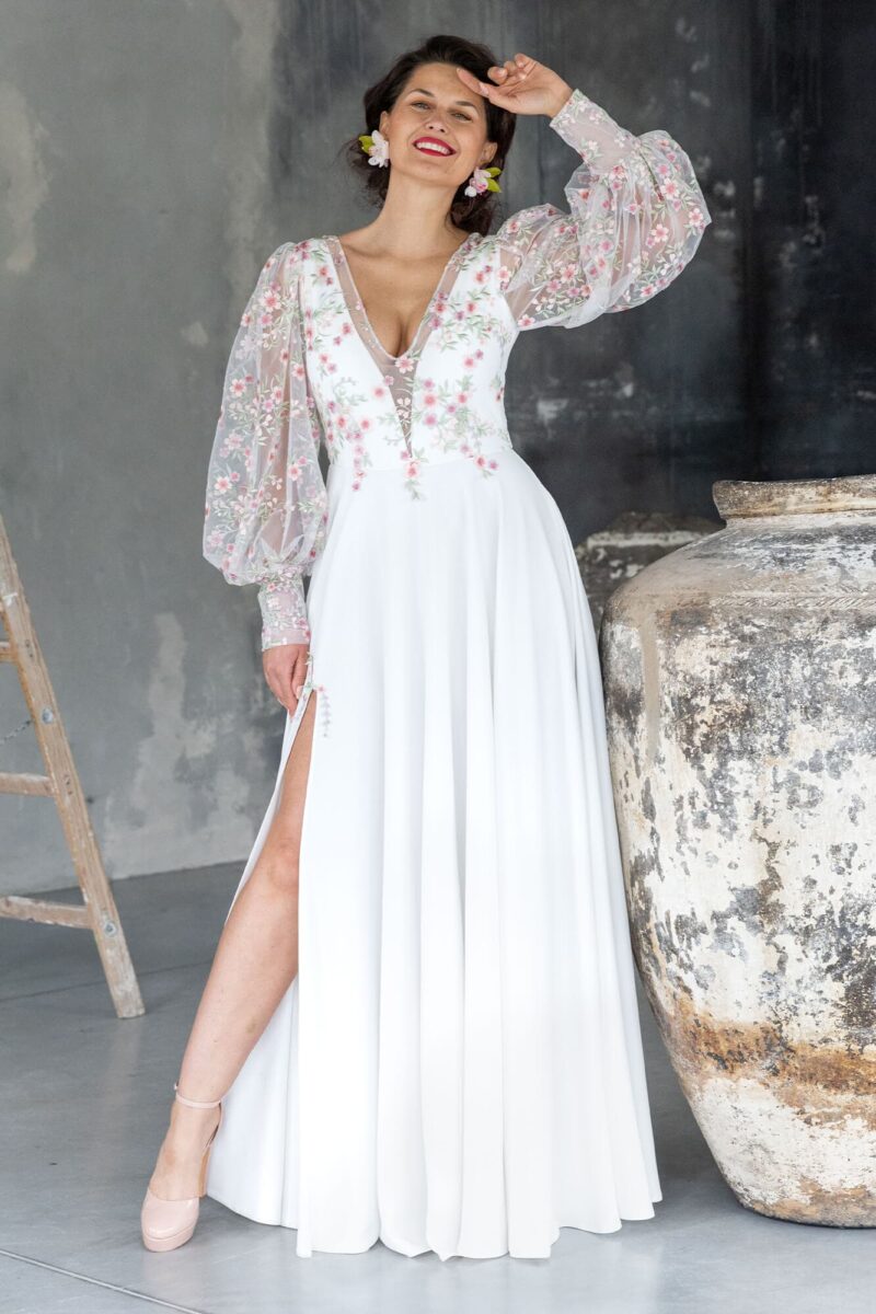 Klasyczna suknia ślubna w groszki z rozcięciem Cannes 4