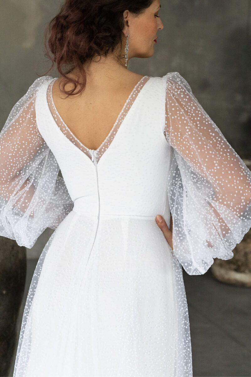 Klasyczna suknia ślubna w groszki z rozcięciem Cannes 4