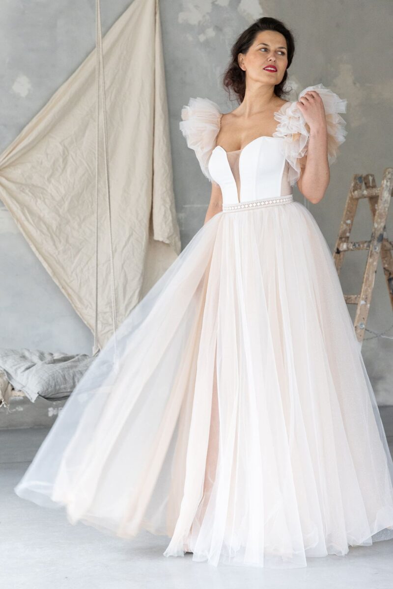 Tiulowa suknia ślubna z gorsetem Cannes 5
