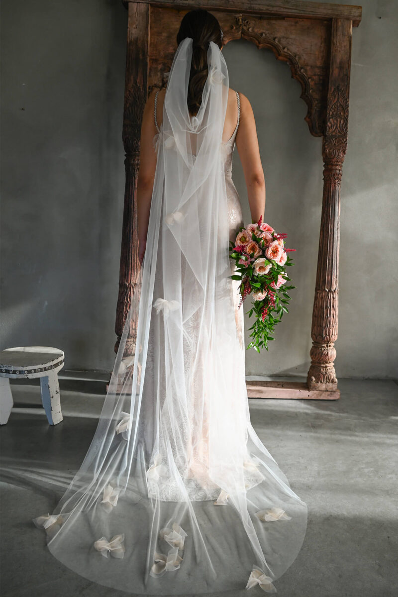 Długi welon z kwiatami 3D - obrazek 2