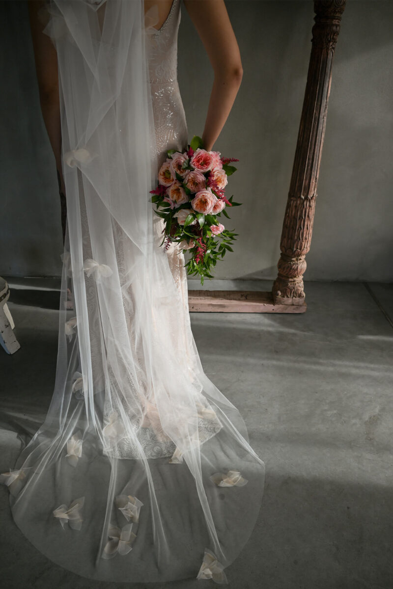 Długi welon z kwiatami 3D - obrazek 3