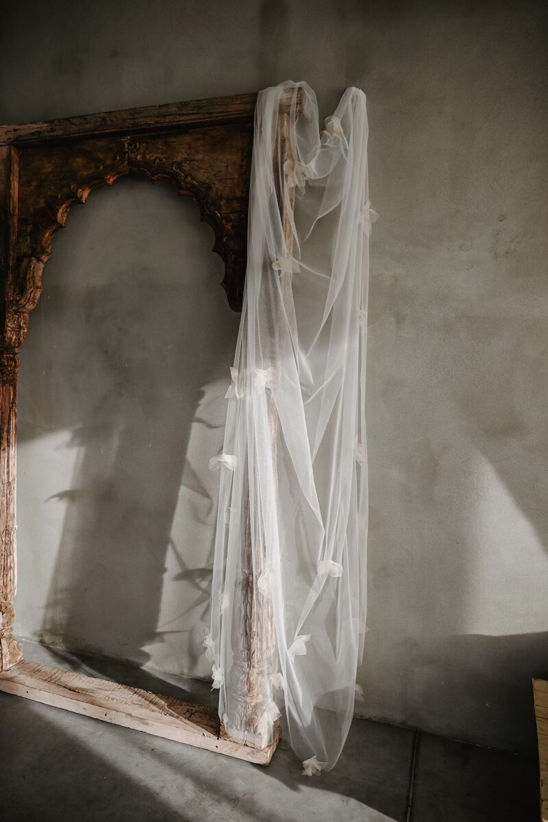 Długi welon z kwiatami 3D - obrazek 4